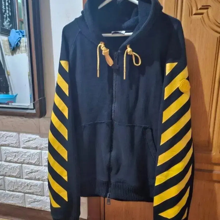 [BUNJANG] Moncler Off-White Collaboration Hooded Zip-up / 한글택 몽클레어 오프화이트 콜라보 후드집업