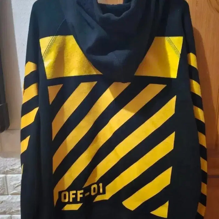 [BUNJANG] Moncler Off-White Collaboration Hooded Zip-up / 한글택 몽클레어 오프화이트 콜라보 후드집업