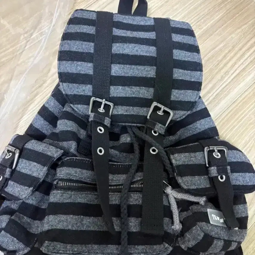 [BUNJANG] Tensdance Pahi-seom Stripe Backpack / 텐스댄스 파히섬 스트라이프 백팩(가격제시ㅇ)