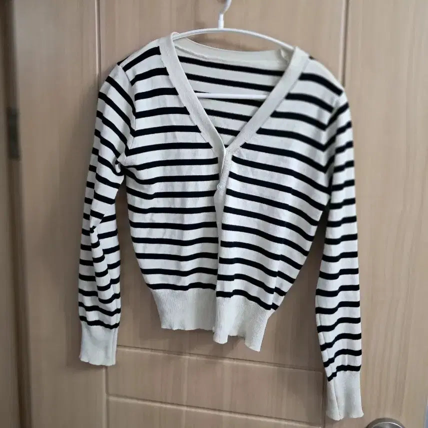 [BUNJANG] Striped V-Neck Cardigan Knit / 스트라이프 브이넥 가디건 니트