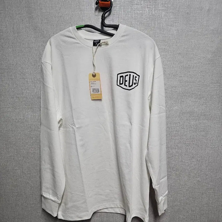 [SOLD OUT] 데우스 엑스 마키나 서울 흰색 긴팔티L