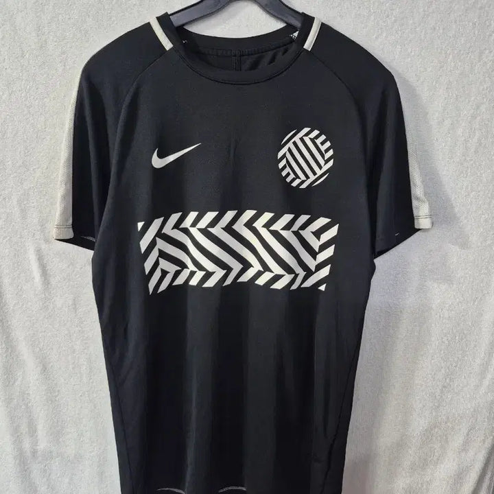 [BUNJANG] Nike Black Vintage Pattern T-shirt / {만원빈티지}(L) 나이키 블랙 반팔 티셔츠