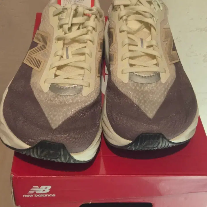 [BUNJANG] New Balance FuelCell Rebel v5 Running Shoes / 뉴발란스 퓨어셀 레벨v5 285(2e)