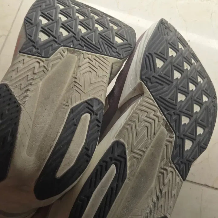 [BUNJANG] New Balance FuelCell Rebel v5 Running Shoes / 뉴발란스 퓨어셀 레벨v5 285(2e)