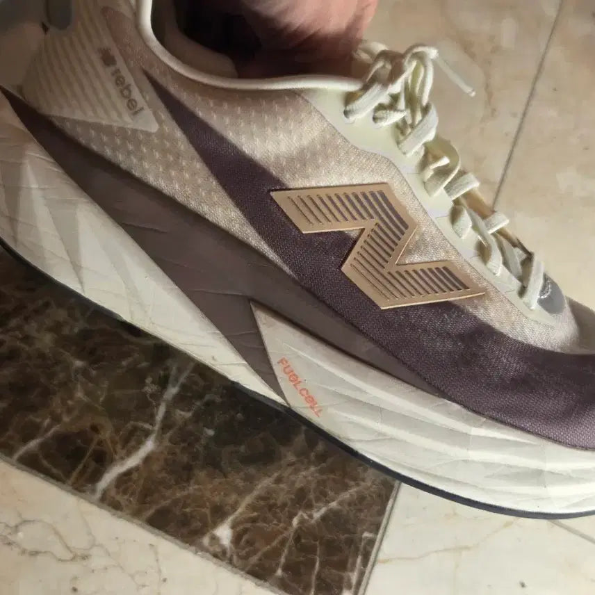[BUNJANG] New Balance FuelCell Rebel v5 Running Shoes / 뉴발란스 퓨어셀 레벨v5 285(2e)