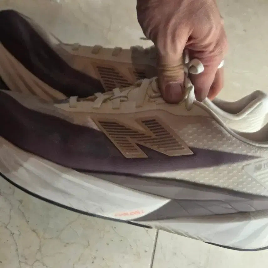 [BUNJANG] New Balance FuelCell Rebel v5 Running Shoes / 뉴발란스 퓨어셀 레벨v5 285(2e)