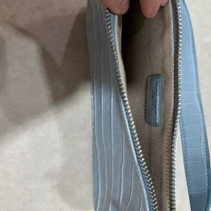 [BUNJANG] JW PEI Eva Shoulder Baguette Bag Vegan Leather / 쥬페이 JW PEI 에바 숄더 바게트백 쥬페이 비건 가죽 가방( 소라)