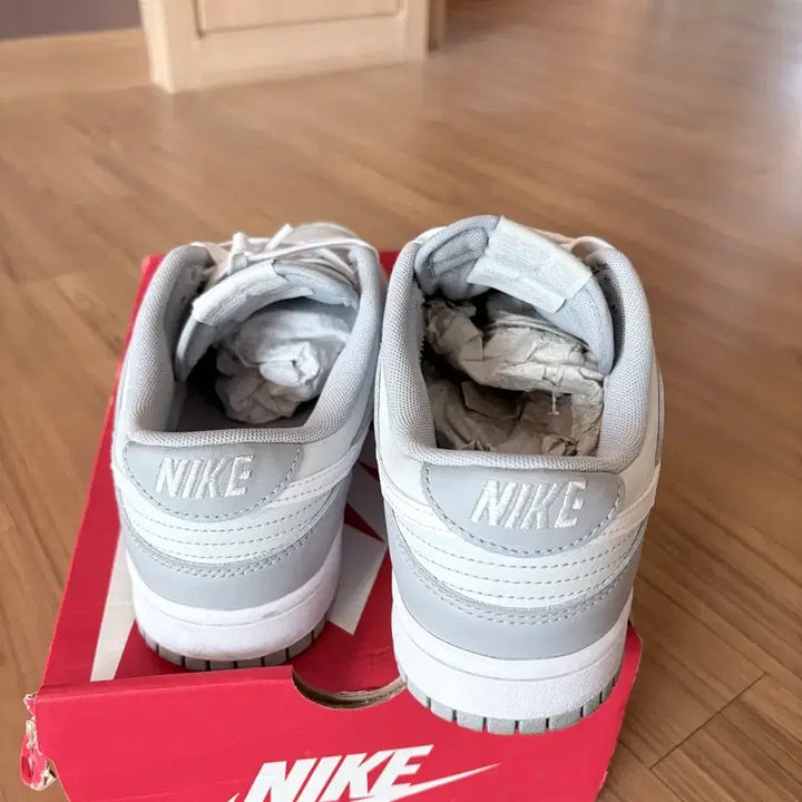 [BUNJANG] Nike Dunk Low Retro Wolf Grey Sneakers / 나이키 덩크 로우 레트로 울프 그레이 270 (us 9)