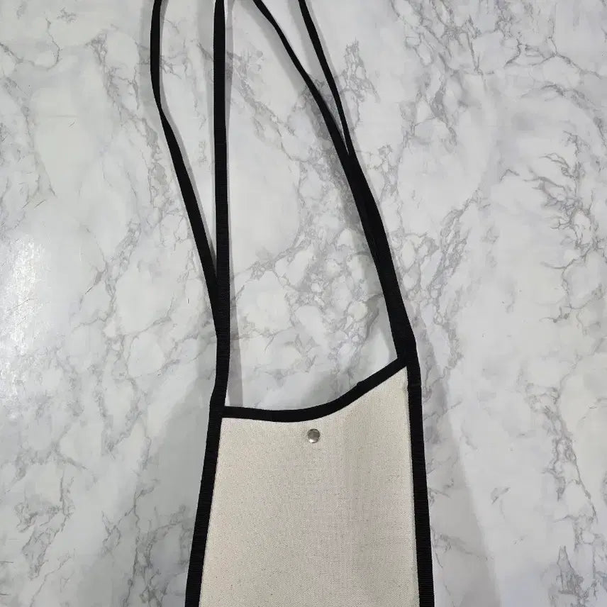 [BUNJANG] Leemeen Canvas Shoulder Bag / 리민 캔버스 숄더백
