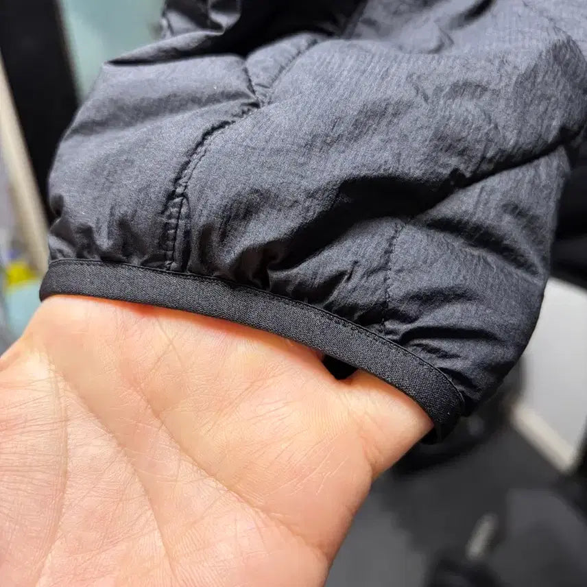 [BUNJANG] Uniqlo White Mountaineering Recycled Padding Jacket / 유니클로 화이트마운티니어링 리시이클패딩