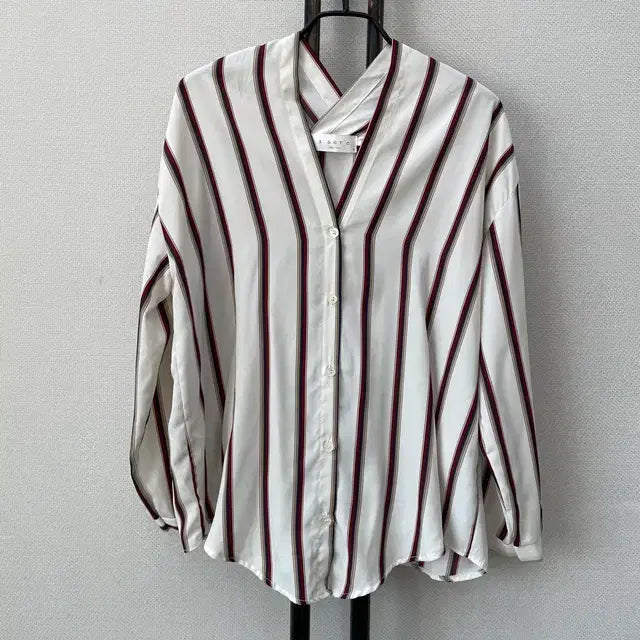 [BUNJANG] I GOT C Ivory Stripe V-neck Blouse / I GOT C 아이갓씨 아이보리 스트라이프 브이넥 블라우스