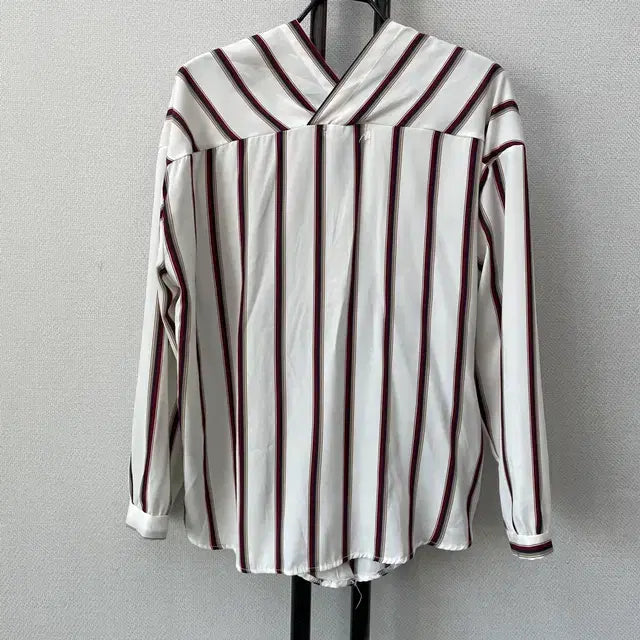 [BUNJANG] I GOT C Ivory Stripe V-neck Blouse / I GOT C 아이갓씨 아이보리 스트라이프 브이넥 블라우스