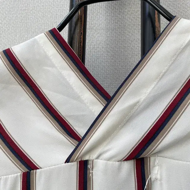 [BUNJANG] I GOT C Ivory Stripe V-neck Blouse / I GOT C 아이갓씨 아이보리 스트라이프 브이넥 블라우스