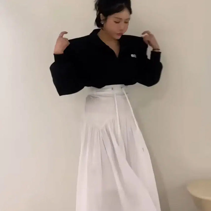 [BUNJANG] Miu Black Sweatshirt / 미우맨투맨
