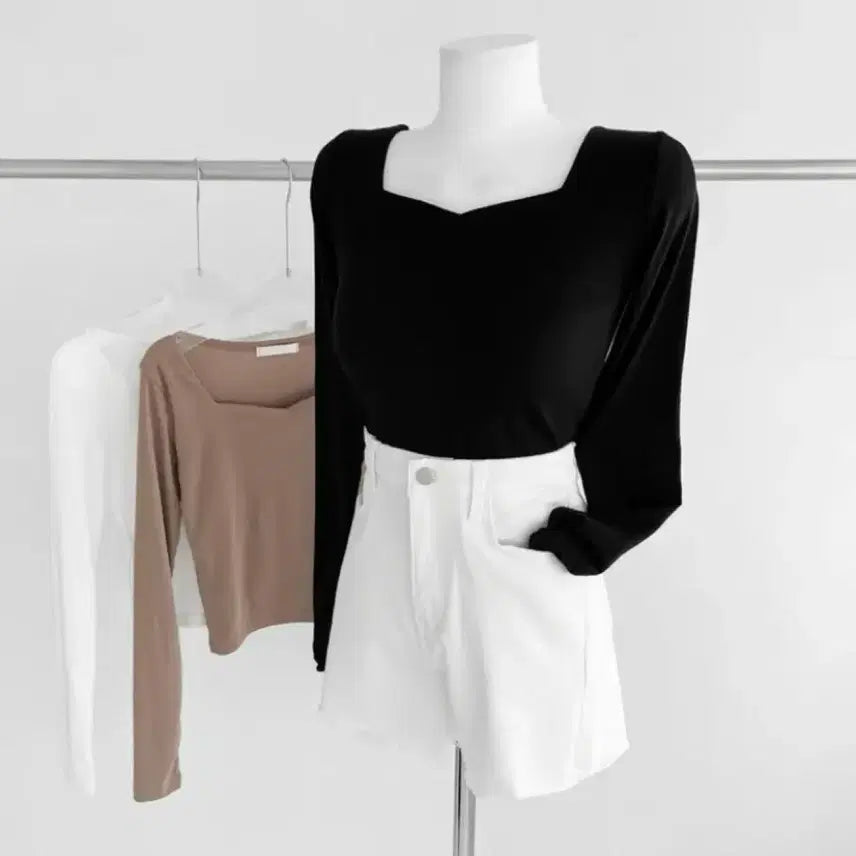 [BUNJANG] Syuche Lovely Square Neck Long Sleeve Crop Top / 슈체 러블리 스퀘어넥 하트넥 긴팔티 블랙색상