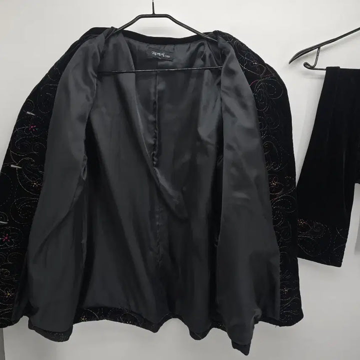 [BUNJANG] Vintage Velvet Embroidered Jacket &amp; Muffler Set / 정영지 벨벳 자수 자켓 + 머플러 세트