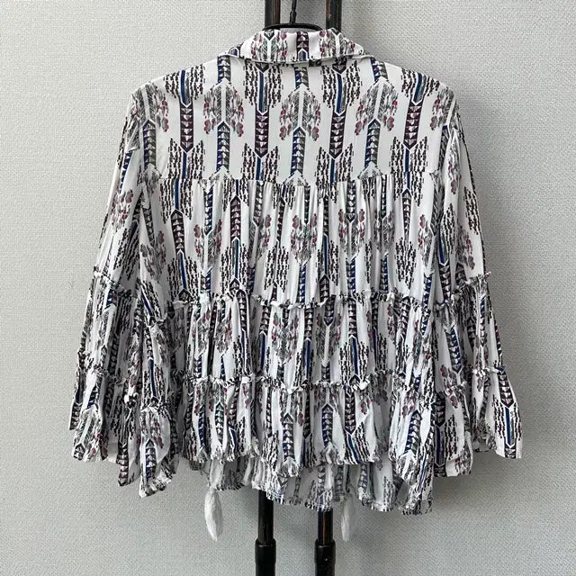 [BUNJANG] White Indie Printed Tiered Blouse / 화이트 인디 프린팅 티어드 블라우스