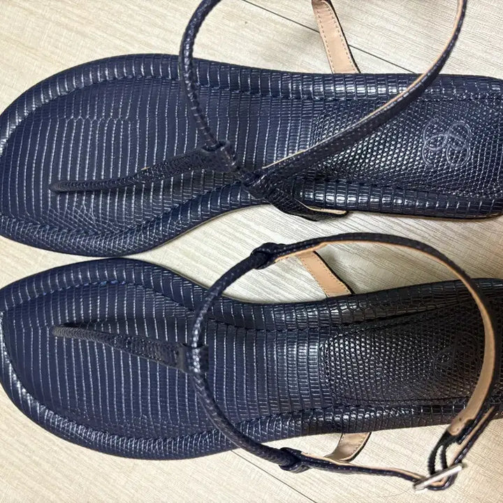 [BUNJANG] Sie Noah Navy Flip-Flops / 12시전 결제기준가격/ Sie 시에 노아 쪼리 네이비 260