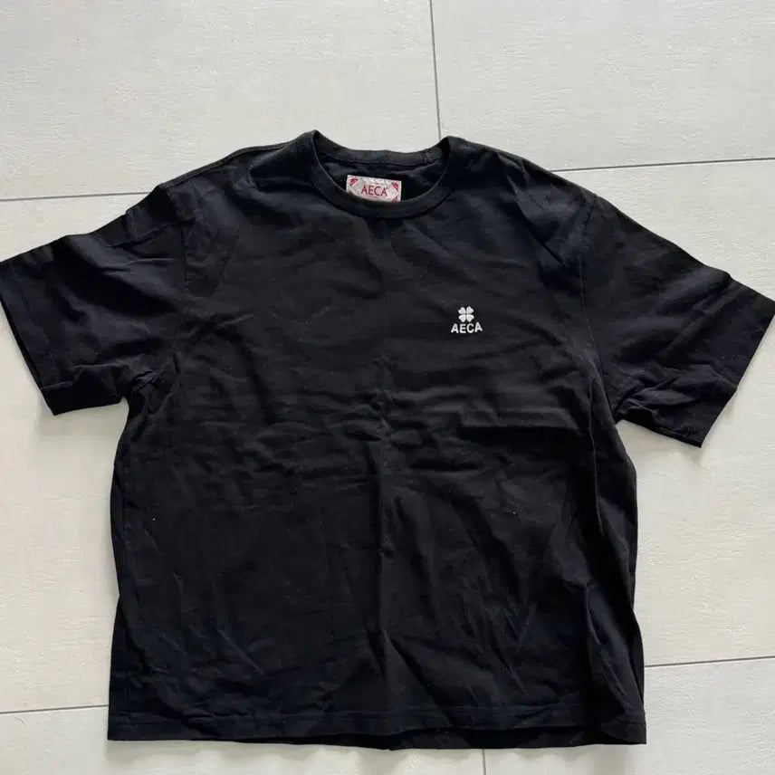 [BUNJANG] Aeka White Black T-shirt (2XL) / 에이카화이트_반팔티_검정(2XL)