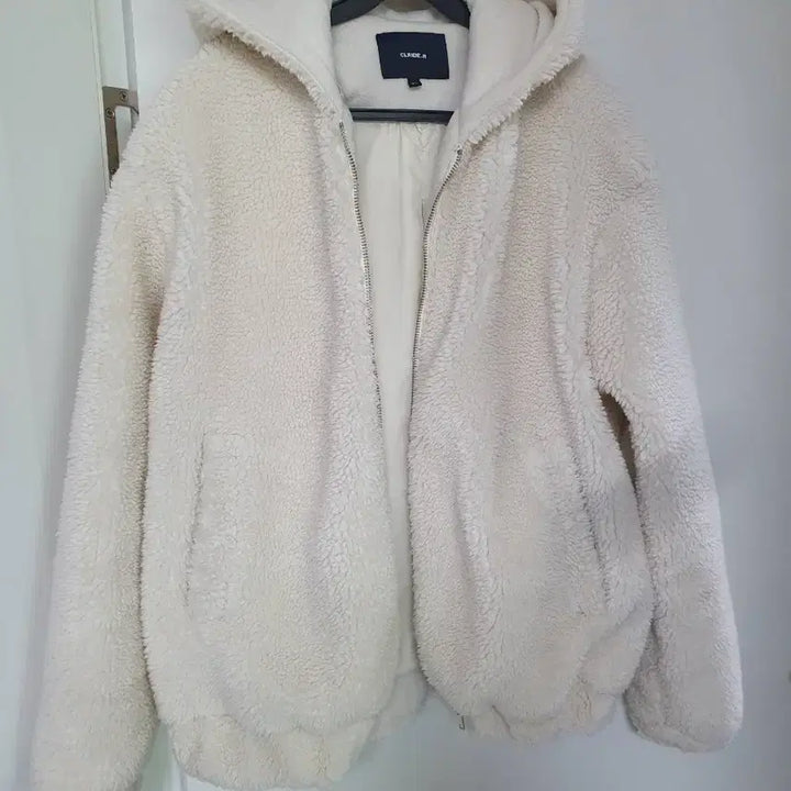 [BUNJANG] Clyde N Poggle Hooded Zip-Up Jacket White Fleece / 클라이드앤 뽀글이 후드 집업 자켓 85 화이트 양털 후리스 플리스