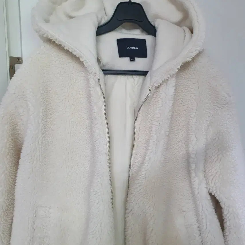 [BUNJANG] Clyde N Poggle Hooded Zip-Up Jacket White Fleece / 클라이드앤 뽀글이 후드 집업 자켓 85 화이트 양털 후리스 플리스