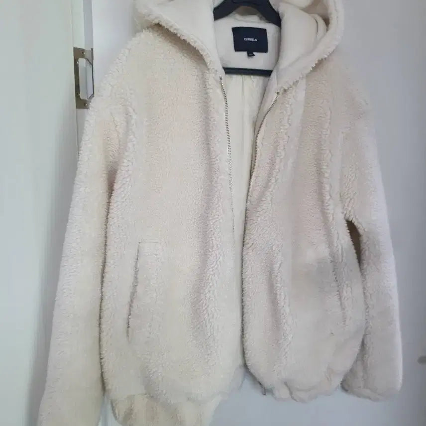 [BUNJANG] Clyde N Poggle Hooded Zip-Up Jacket White Fleece / 클라이드앤 뽀글이 후드 집업 자켓 85 화이트 양털 후리스 플리스