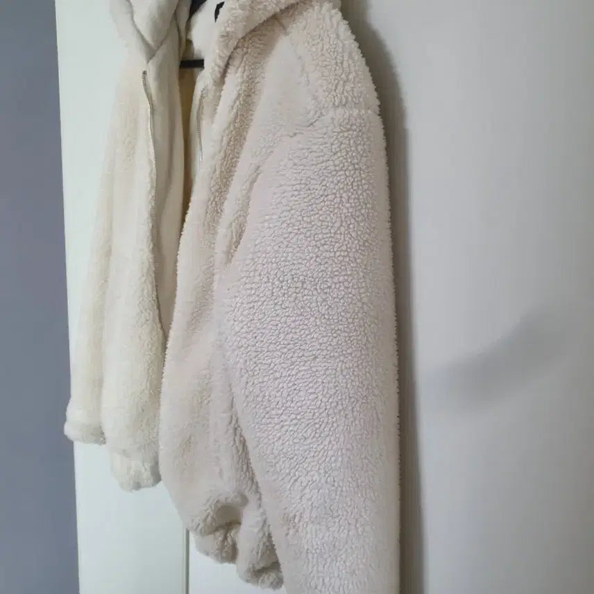 [BUNJANG] Clyde N Poggle Hooded Zip-Up Jacket White Fleece / 클라이드앤 뽀글이 후드 집업 자켓 85 화이트 양털 후리스 플리스