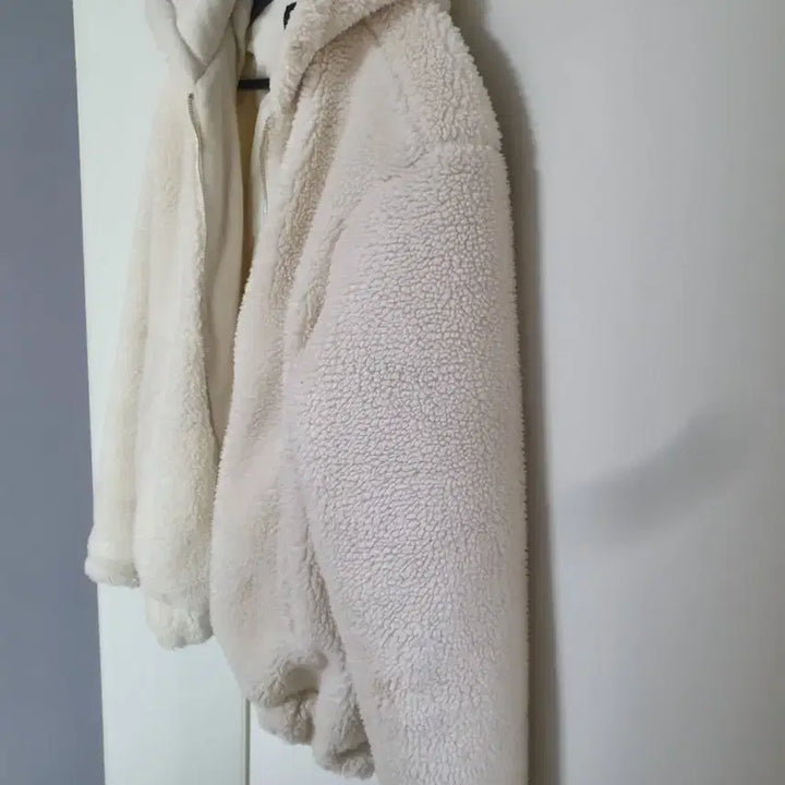 [BUNJANG] Clyde N Poggle Hooded Zip-Up Jacket White Fleece / 클라이드앤 뽀글이 후드 집업 자켓 85 화이트 양털 후리스 플리스