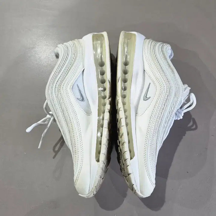 [BUNJANG] Nike Air Max 97 Triple White Sneakers / 나이키 에어맥스 97 트리플화이트 사이즈235