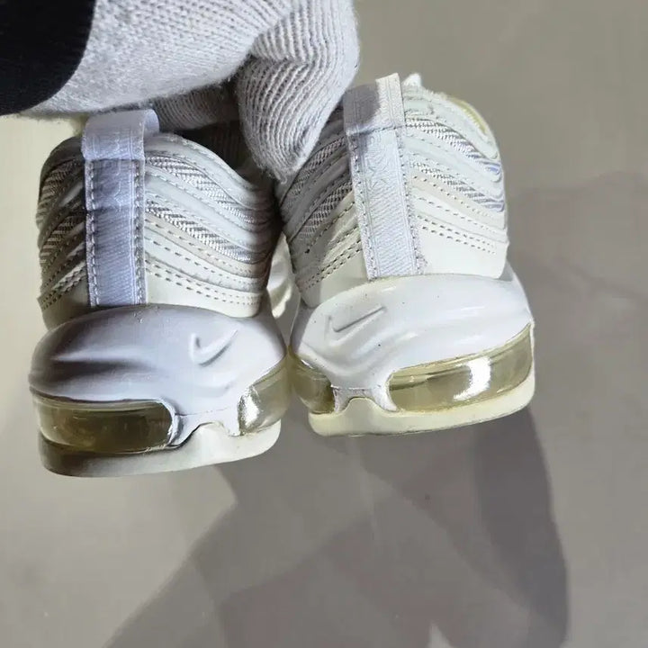 [BUNJANG] Nike Air Max 97 Triple White Sneakers / 나이키 에어맥스 97 트리플화이트 사이즈235
