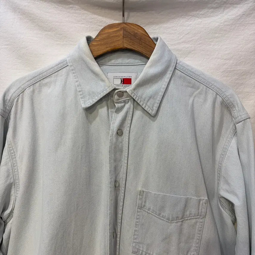 [BUNJANG] Tommy Hilfiger x Lewis Hamilton Denim Shirt / 타미힐피거x 루이스해밀턴 데님 셔츠 청남방