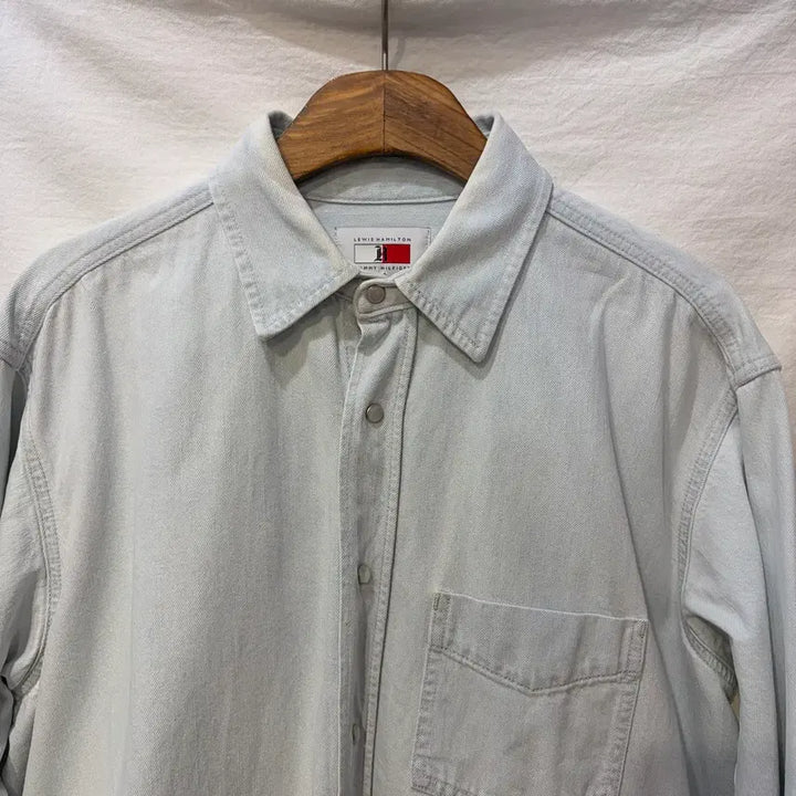 [BUNJANG] Tommy Hilfiger x Lewis Hamilton Denim Shirt / 타미힐피거x 루이스해밀턴 데님 셔츠 청남방