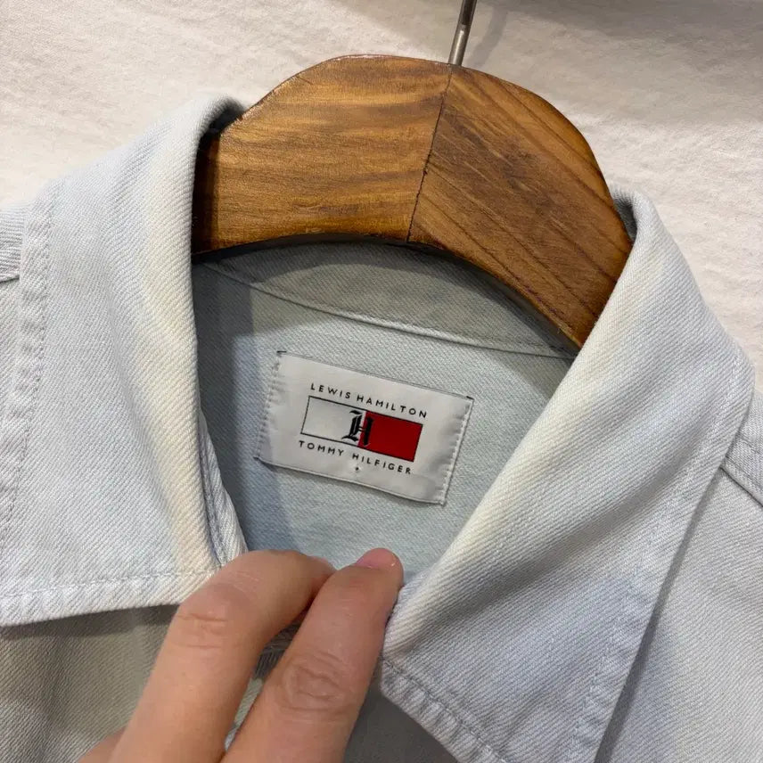 [BUNJANG] Tommy Hilfiger x Lewis Hamilton Denim Shirt / 타미힐피거x 루이스해밀턴 데님 셔츠 청남방