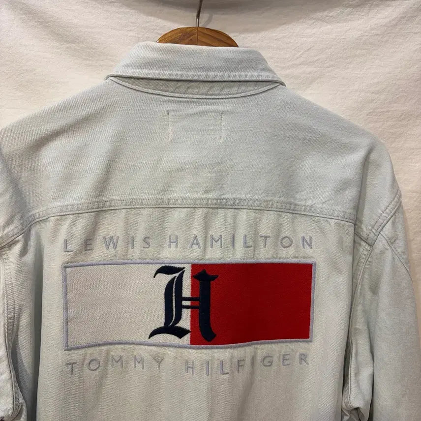 [BUNJANG] Tommy Hilfiger x Lewis Hamilton Denim Shirt / 타미힐피거x 루이스해밀턴 데님 셔츠 청남방