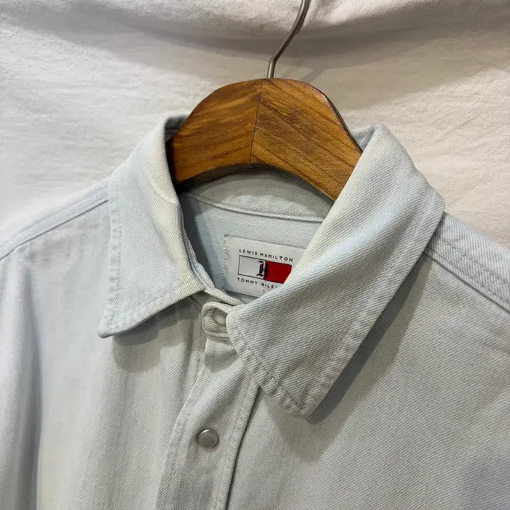 [BUNJANG] Tommy Hilfiger x Lewis Hamilton Denim Shirt / 타미힐피거x 루이스해밀턴 데님 셔츠 청남방