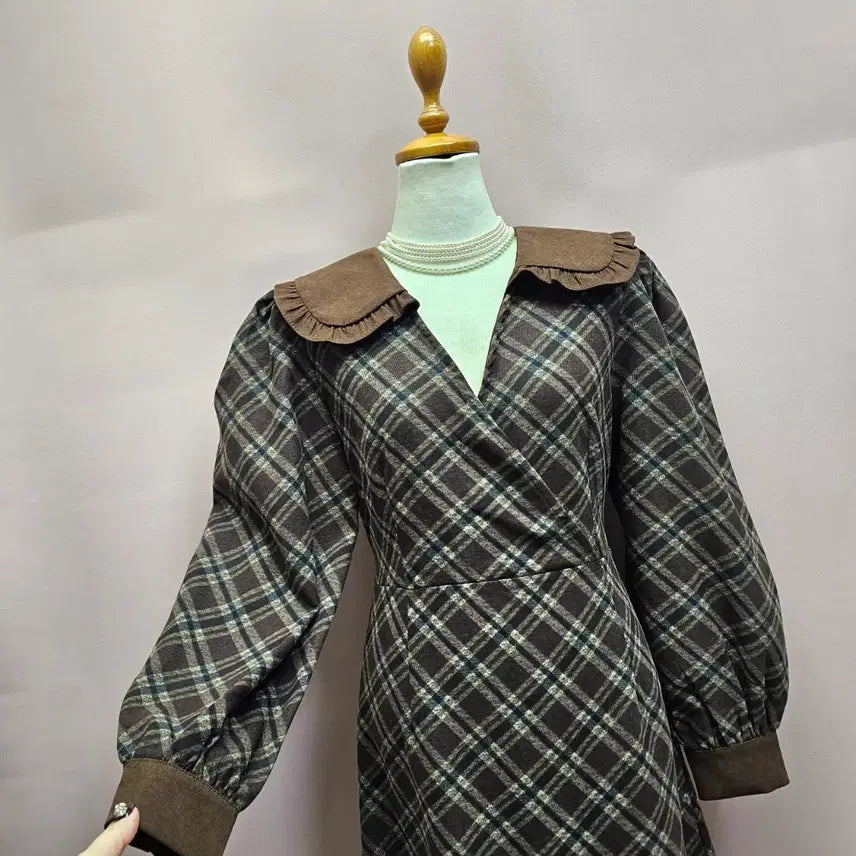 [BUNJANG] Oni Studio Brown Frill Collar Check Long Dress / oni studio 브라운 프릴카라 체크 롱원피스