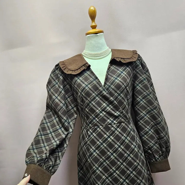 [BUNJANG] Oni Studio Brown Frill Collar Check Long Dress / oni studio 브라운 프릴카라 체크 롱원피스