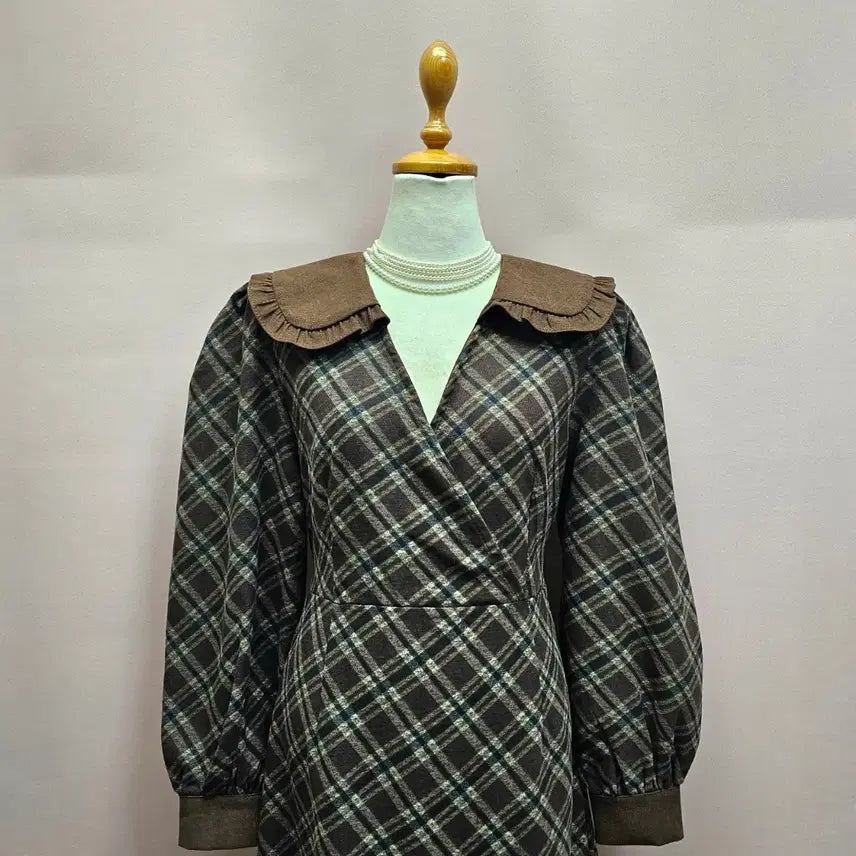[BUNJANG] Oni Studio Brown Frill Collar Check Long Dress / oni studio 브라운 프릴카라 체크 롱원피스