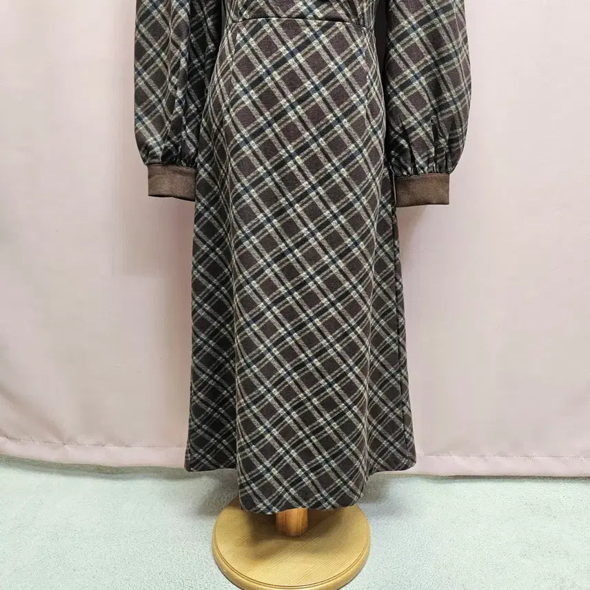[BUNJANG] Oni Studio Brown Frill Collar Check Long Dress / oni studio 브라운 프릴카라 체크 롱원피스