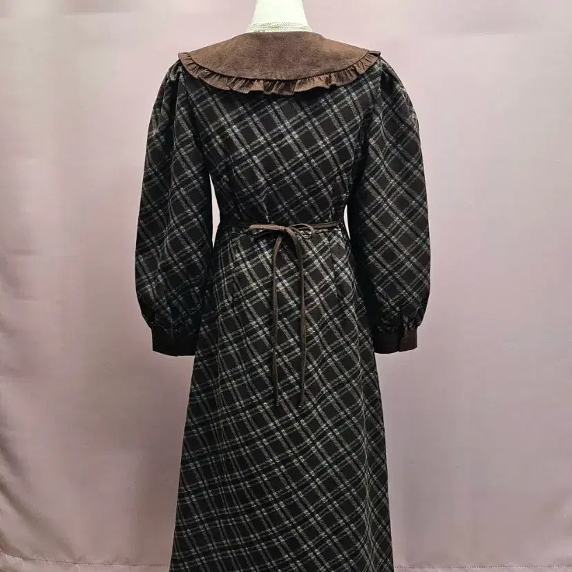[BUNJANG] Oni Studio Brown Frill Collar Check Long Dress / oni studio 브라운 프릴카라 체크 롱원피스