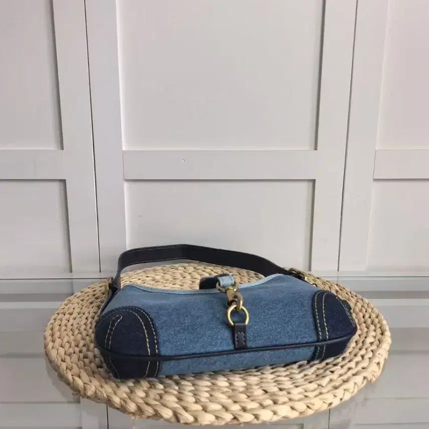 [BUNJANG] Coach Half Moon Denim Shoulder Bag / 코치 신상 여성 하프문 숄더백 여름 필수