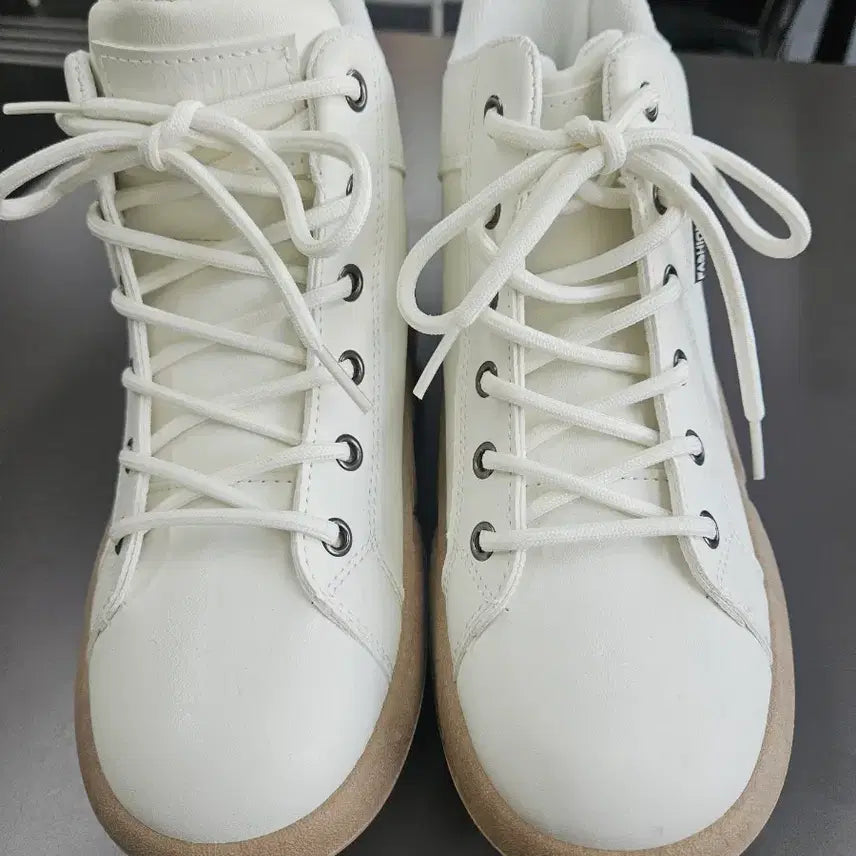 [SOLD OUT] 화이트 패션 운동화 스니커즈
