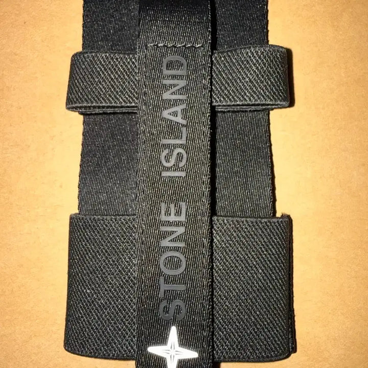 [BUNJANG] Stone Island Elastic Logo Phone Case with Strap / (새제품) 스톤아일랜드 엘라스틱 로고 폰 케이스