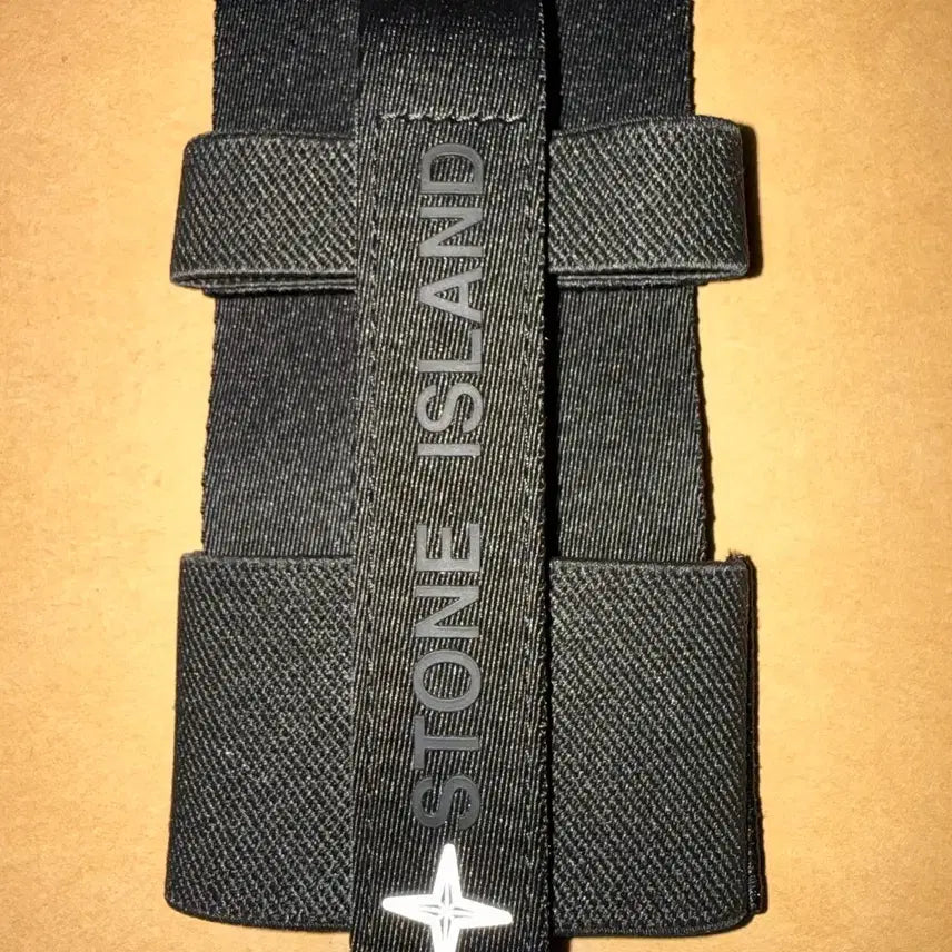 [BUNJANG] Stone Island Elastic Logo Phone Case with Strap / (새제품) 스톤아일랜드 엘라스틱 로고 폰 케이스