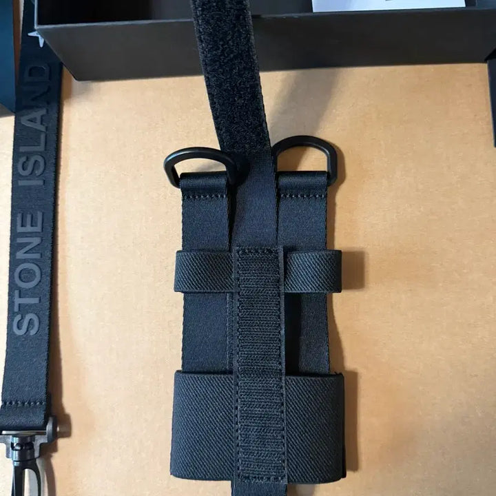[BUNJANG] Stone Island Elastic Logo Phone Case with Strap / (새제품) 스톤아일랜드 엘라스틱 로고 폰 케이스