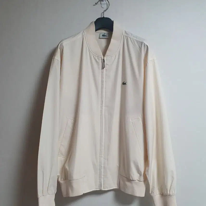 [BUNJANG] Lacoste Lightweight Windbreaker Jacket Light Beige / 라코스테 크록로고 경량 블루종 바람막이 자켓 라이트 베이지 105