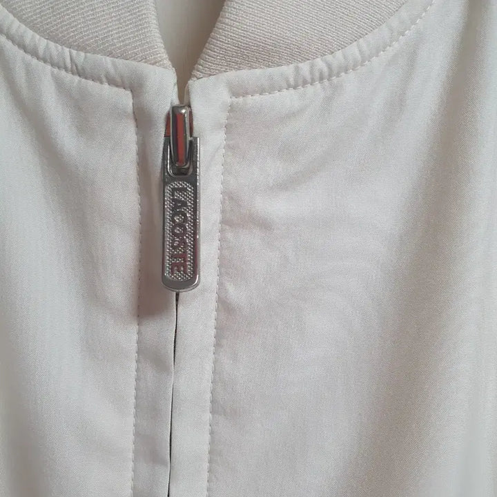 [BUNJANG] Lacoste Lightweight Windbreaker Jacket Light Beige / 라코스테 크록로고 경량 블루종 바람막이 자켓 라이트 베이지 105