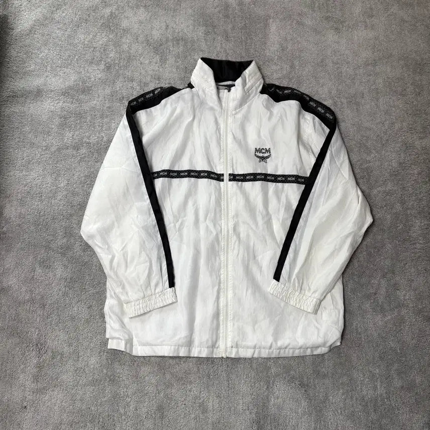 [BUNJANG] MCM White Logo Side Line Embroidered Windbreaker / 빈티지 mcm 화이트 로고 사이드라인 자수 바람막이