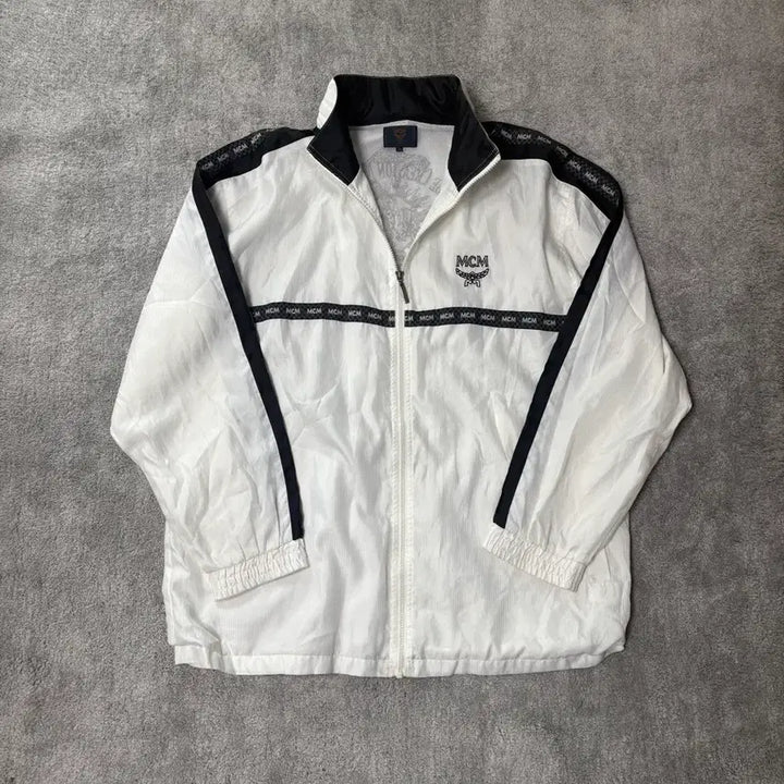 [BUNJANG] MCM White Logo Side Line Embroidered Windbreaker / 빈티지 mcm 화이트 로고 사이드라인 자수 바람막이