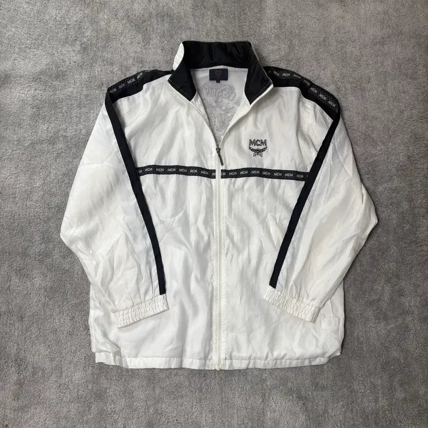 [BUNJANG] MCM White Logo Side Line Embroidered Windbreaker / 빈티지 mcm 화이트 로고 사이드라인 자수 바람막이
